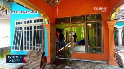 Warga Mulai Bersihkan Rumahnya Yang Rusak Akibat Ledakan