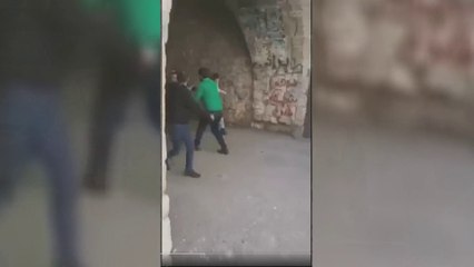 صور لنقل مصابين فلسطينيين برصاص القوات الإسرائيلية في البلدة القديمة بنابلس