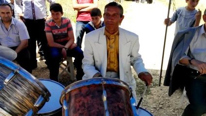 Fenomen davulcu Handevi Gündoğan, evinin bahçesinde yanmış şekilde ölü bulundu