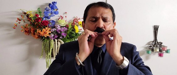 O nile gagan ke tale dharti ka pyaar pale-Film Humraaz 1967 on Mini Harmonica Live Performance by Mukund Kamdar-1