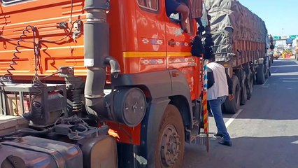 वाहनों का दबाव कम करने के लिए दोनों ओर बन रही लेन