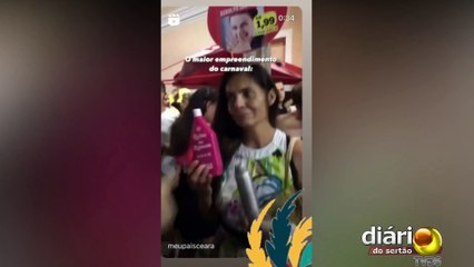 Borrifada em cada axila por R$ 1,99, foliã oferece serviço inusitado no carnaval e viraliza na internet