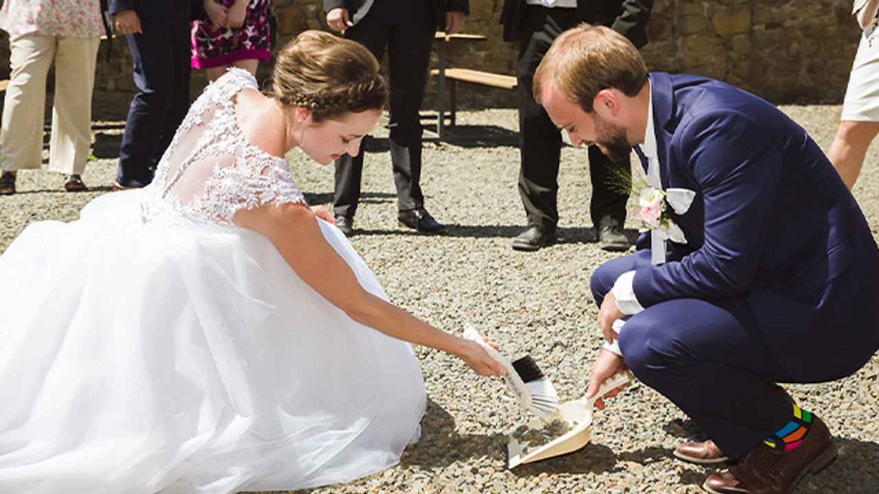 World Weird Wedding Rituals, जानकर हो जाएंगे हैरान । Boldsky