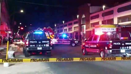 Un impresionante incendio casi arrasa con un local de pescado en el Mercado IV Centenario