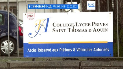 Nationale Schweigeminute nach Tötung von Lehrerin durch Schüler (16)