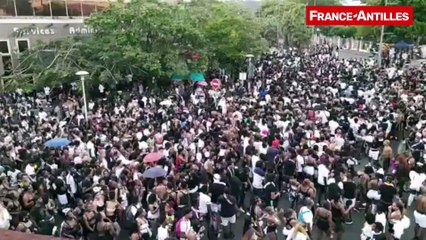 Foule char trace, carnaval Martinique