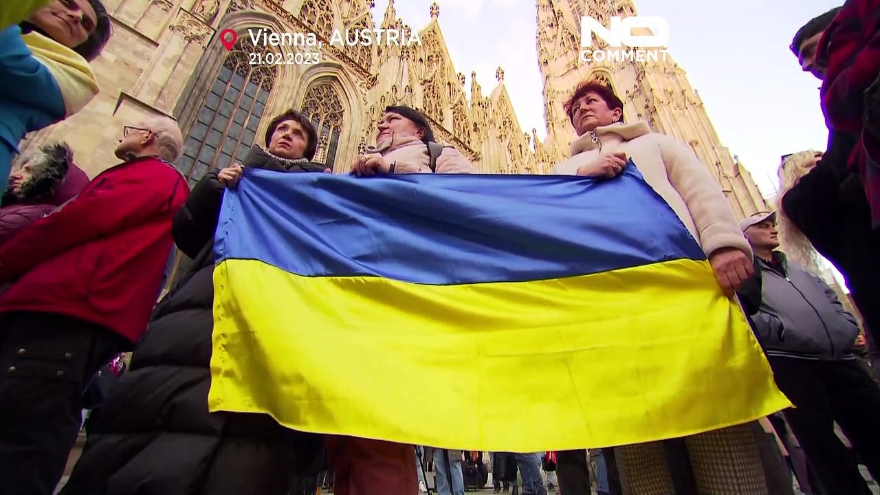 Ein Herz aus 5.000 Kerzen für die Ukraine vor dem Stephansdom in Wien