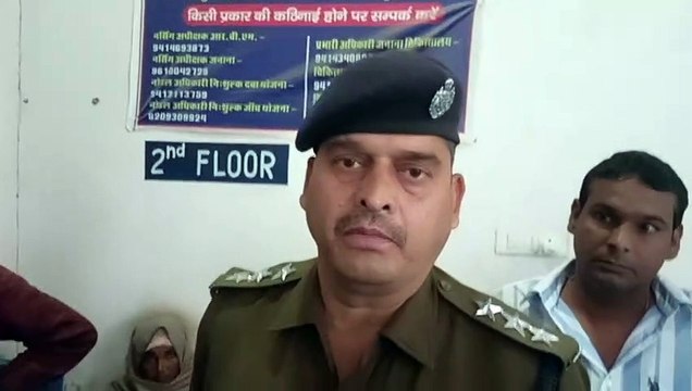 देखिए घटना की लाइव VIDEO...दो बदमाश डंडे से करते रहे बेरहमी से पिटाई, दो करते रहे पिस्टल से फायर
