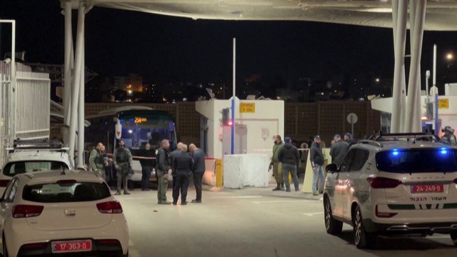 أ ف ب: إطلاق صواريخ من #غزة باتجاه مستوطنات غلاف القطاع #العربية #فلسطين