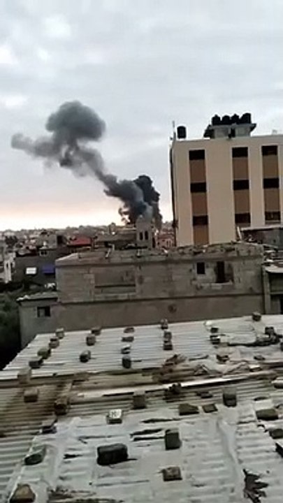 لحظة قصف طيران الاحتلال الإسرائيلي يقصف مواقع في قطاع غزة