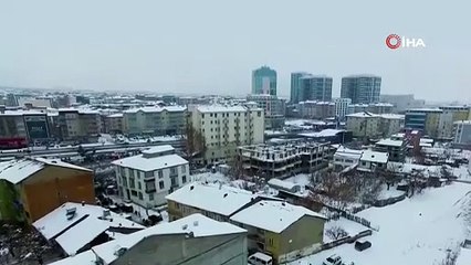 Depremde binaların yıkıldığı an drone kamerasında