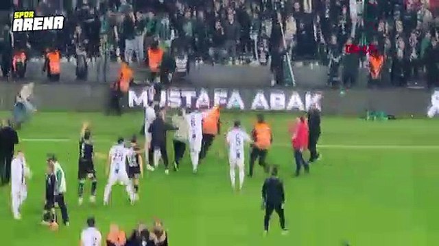 Kocaelispor tribününe Sakaryaspor atkısı açınca ortalık karıştı