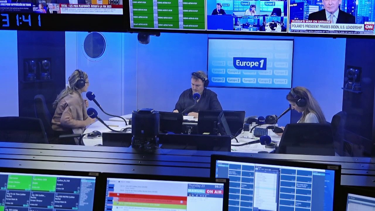 «Quand j'ai levé les yeux, il était debout» : l'émotion des lycéens après le meurtre d'une professeure