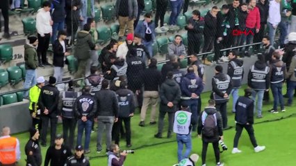 Depremzedeler için düzenlenen dostluk maçında gerginlik