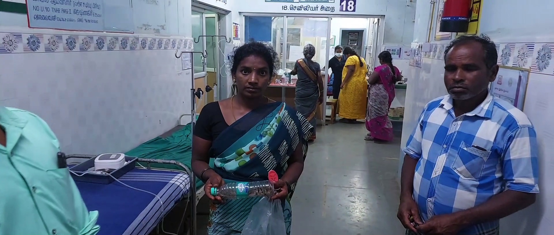 மகனை கடித்த பாம்பை பிடித்து தண்ணீர் பாட்டிலில் அடைத்து எடுத்து வந்த தாயால் பரபரப்பு!