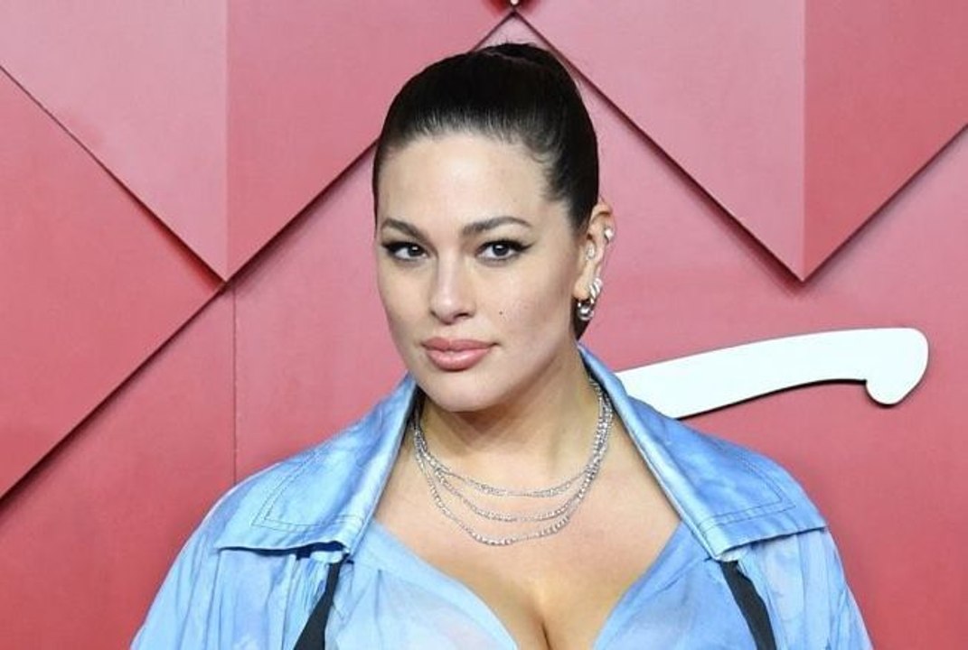 Ashley Graham : un an après son accouchement, elle décomplexe les jeunes mamans en montrant son ventre