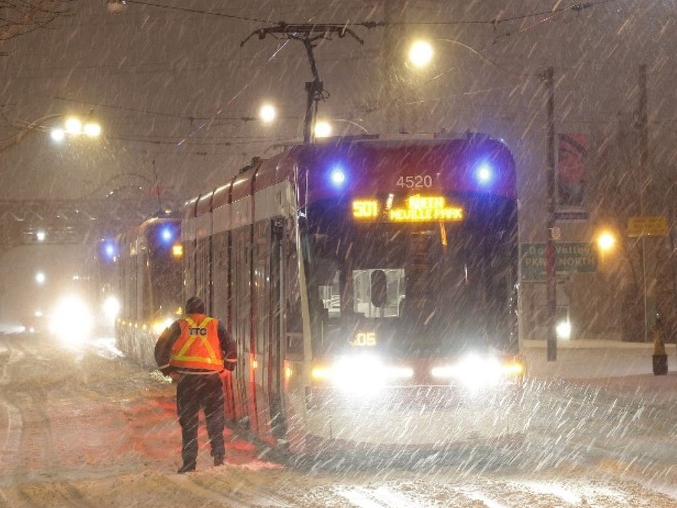 Historische Winterstürme treffen USA: Tausende ohne Strom