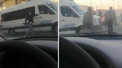 Küçükçekmece'de okul servisine beyzbol sopasıyla saldırdı