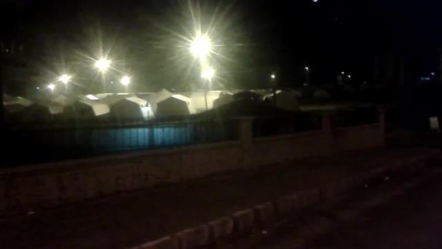 Adıyamanlı Depremzede: Çocuklarımız Çok Üşüyor. Herkes Evinde Sıcak Sıcak Oturup Çorbasını İçerken Bu İnsanlar Çoğu Kez Çorba Bile Bulamıyor