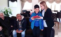 Depremzede Buğra'ya Milletvekili Gökcan'dan sürpriz doğum günü pastası