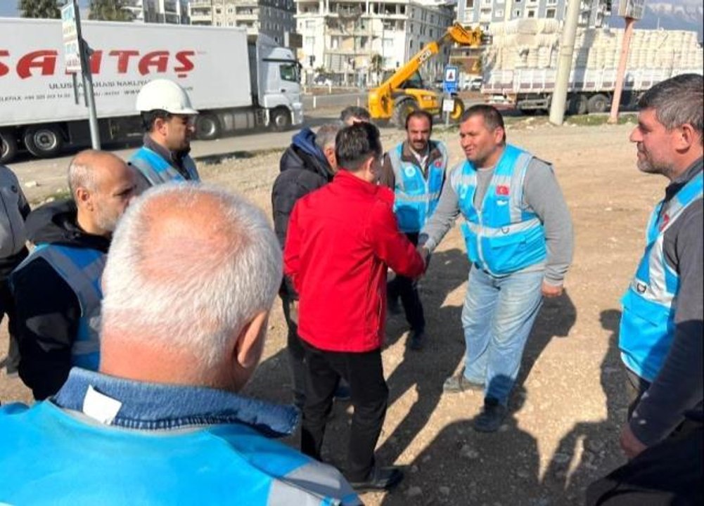 Tuzla Belediye Başkanı: "Kalıcı konutlar yapılana kadar belediyecilik hizmeti sunacağız"