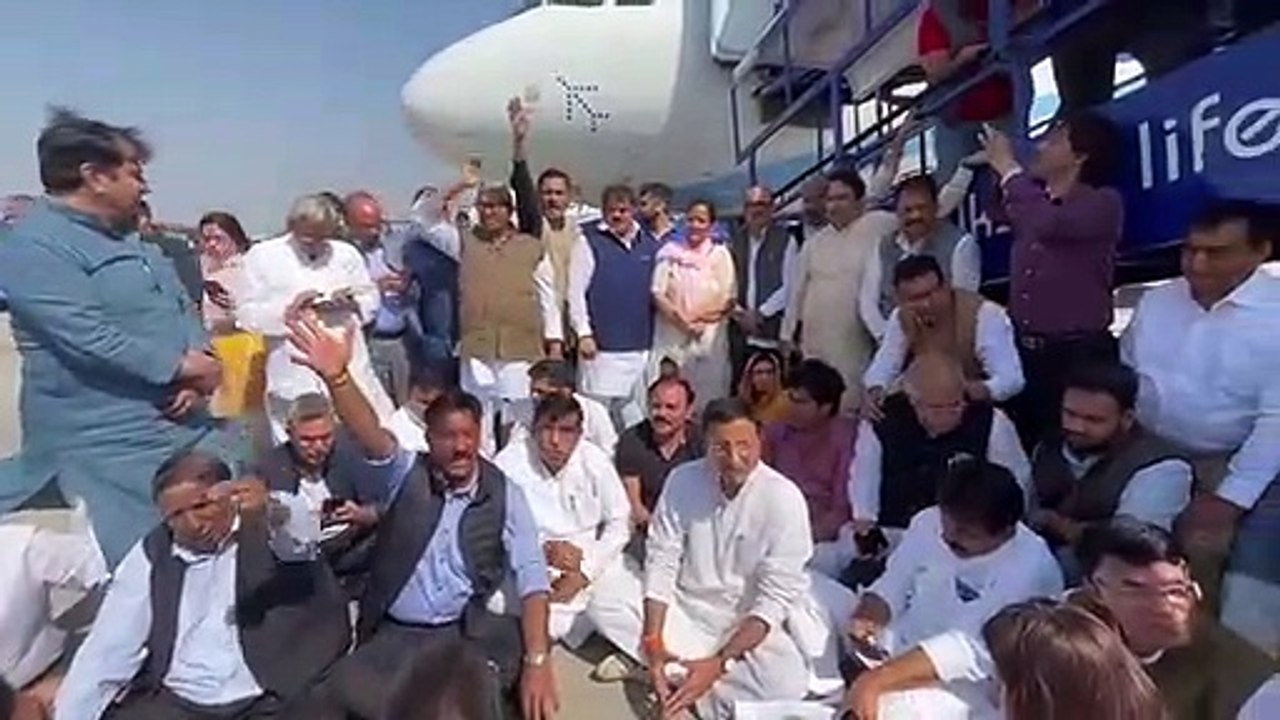 कांग्रेस प्रवक्ता पवन खेड़ा दिल्ली में गिरफ्तार, कांग्रेसियों ने किया प्रदर्शन