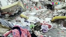 Makna di Balik Balon Merah Selimuti Reruntuhan Gempa Turki