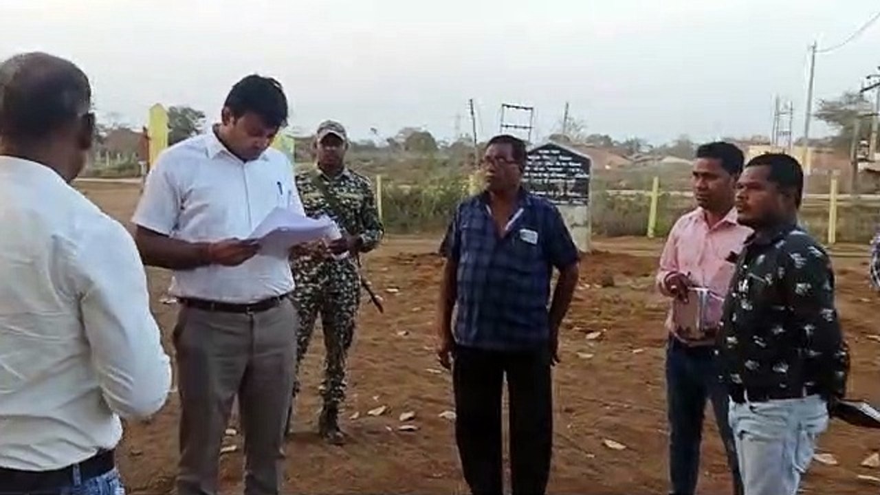 गोठान देख भड़के कलेक्टर, सीईओ को थमाया कारण बताओ नोटिस