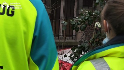 Evacuation d'une personne qui se trouvait coincée sur le toit d'une maison