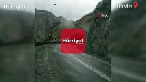 Artvin’de heyelan anı kamerada