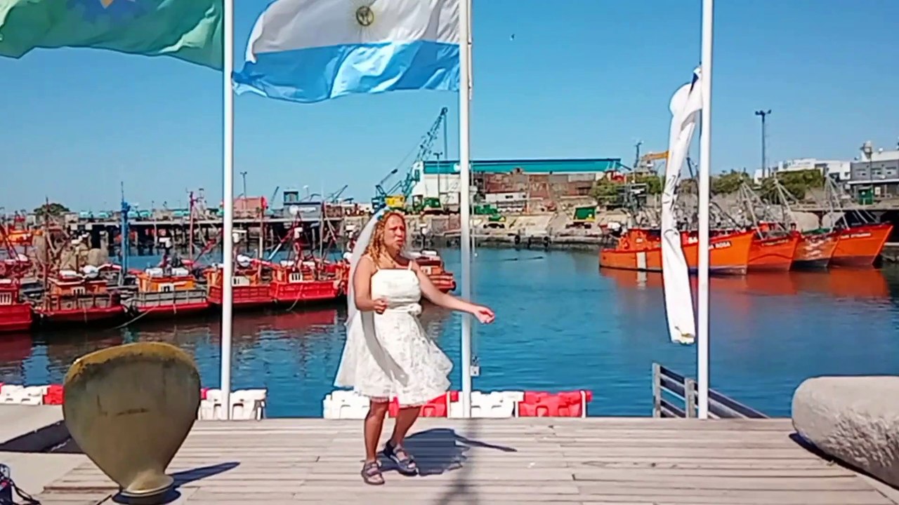 Novia Cumbianchera Toon El reloj marca la hora del adiós canta Giselle Romina Castillo Vargas