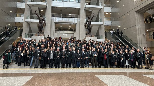 Depremde anne ve babasını kaybeden avukat Eren Can: Söz veriyoruz, hesapsız bırakmayacağız
