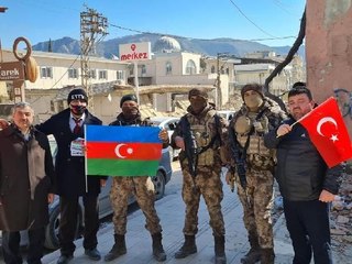 AZERİ İŞ İNSANINDAN DEPREM BÖLGESİNE 4 TIR'LIK YARDIM