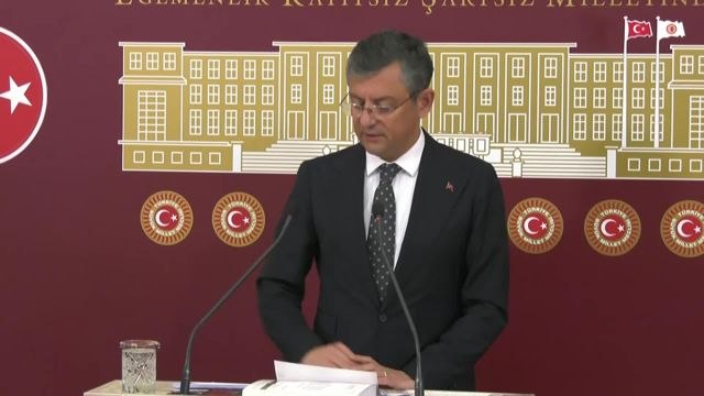 Özgür Özel: Bugün, 'Çadır Niye Yok' Diye Sorarsanız; 2018'den Beri Soylu'ya Bağlı Afad'ın Gevşekliğinden. İki Buçuk Yıl, Kızılay'dan Bile Çadır...