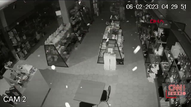 Tek bir tabak dahi kırılmadı! Kahramanmaraş depreminde o züccaciyede deprem anı
