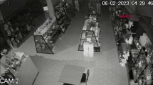 Kahramanmaraş depreminde bardağın bile kırılmadığı dükkanın kamera görüntüsü ortaya çıktı