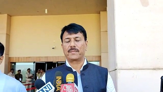 VIDEO: विधानसभा परिसर में कांग्रेस ने किया प्रदर्शन, पेपरलीक, महंगाई के मुद्दे पर घेरा