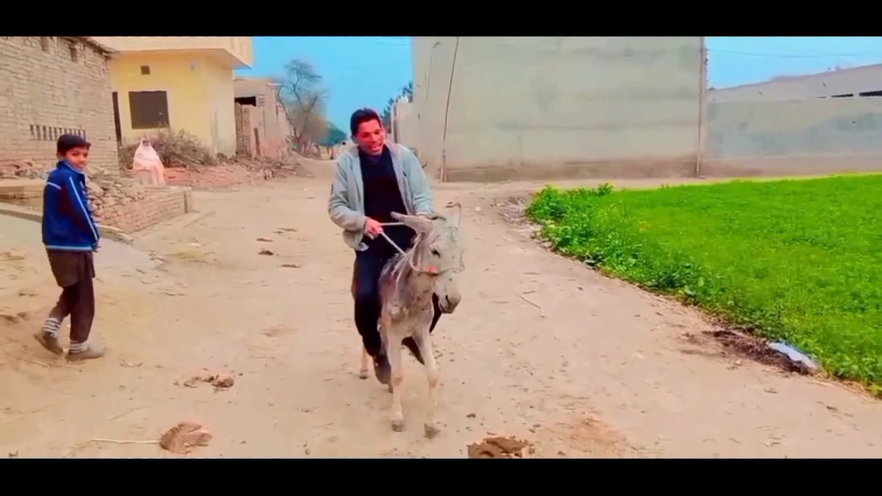 chalak faqir faqir ny banaya gaon walon ko bawaqoof