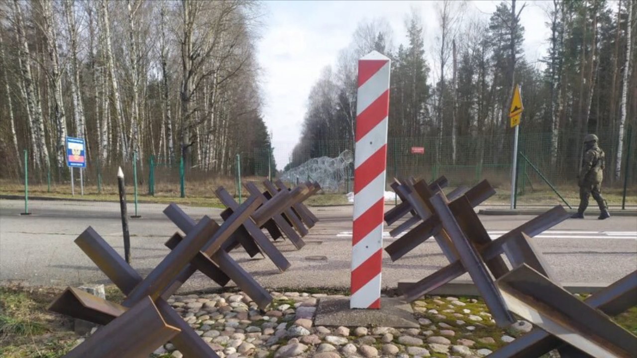 Polen stellt Panzersperren an Grenze zu Russland und Belarus auf