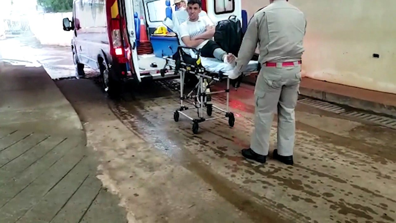 Trabalhador sofre queimaduras de segundo grau nos pés e tornozelos