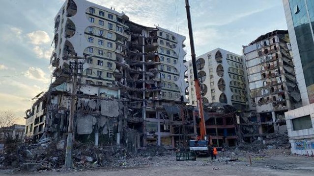 Diyarbakır'da delillerin toplanması için hasarlı yapıların yıkım işlemlerinin durdurulmasına karar verildi