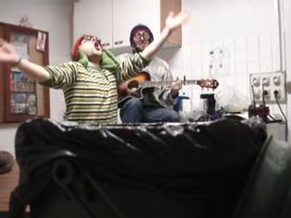 Au fond d'une poubelle (Courlicoucou feat. the Maggot bros)