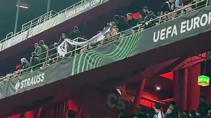 Basel – Trabzonspor maçında ‘Enkaz var devlet yok, Erdoğan istifa’ pankartı