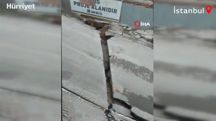 Pendik’te yolda çökme oluştu, iki apartman tahliye edildi
