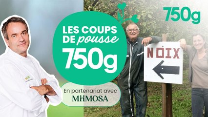 Chef Damien aide Cécile et Michel, producteurs de noix en Charente