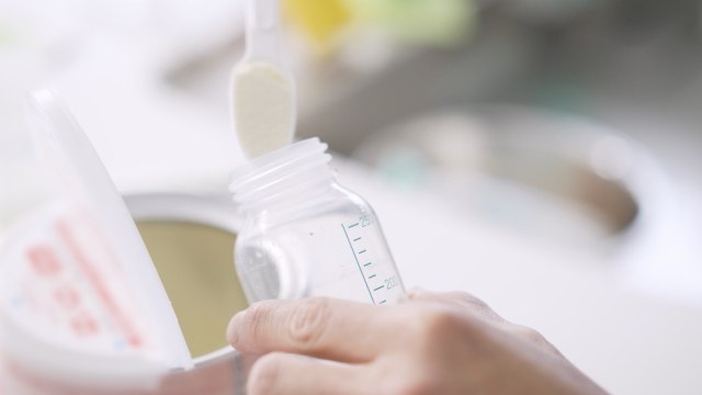 145 000 Cans Of Infant Formula Recalled Over Bacteria Risk