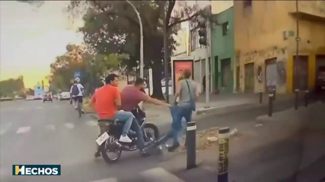 Asaltan a un ciclista en plena luz del día y se van IMPUNES en Guadalajara