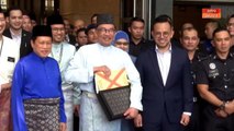PM Anwar menuju ke Parlimen bagi pembentangan Belanjawan 2023