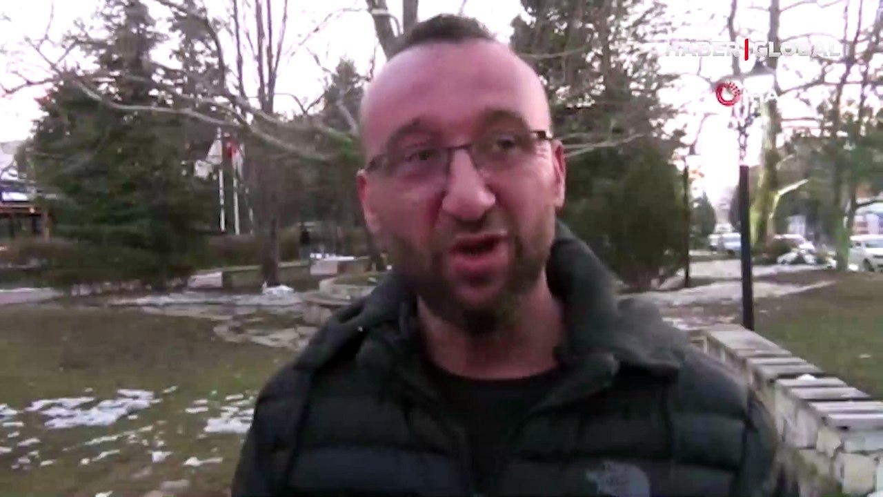 Aç kalan tilkiyi elleriyle besledi: Hani 'Karnım aç, yemek verin' der gibi, 'Üşüdüm' der gibi...