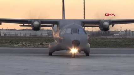 HATAY'DAN GELEN 58 AFAD PERSONELİ HAVALİMANINDA ALKIŞLARLA KARŞILANDI